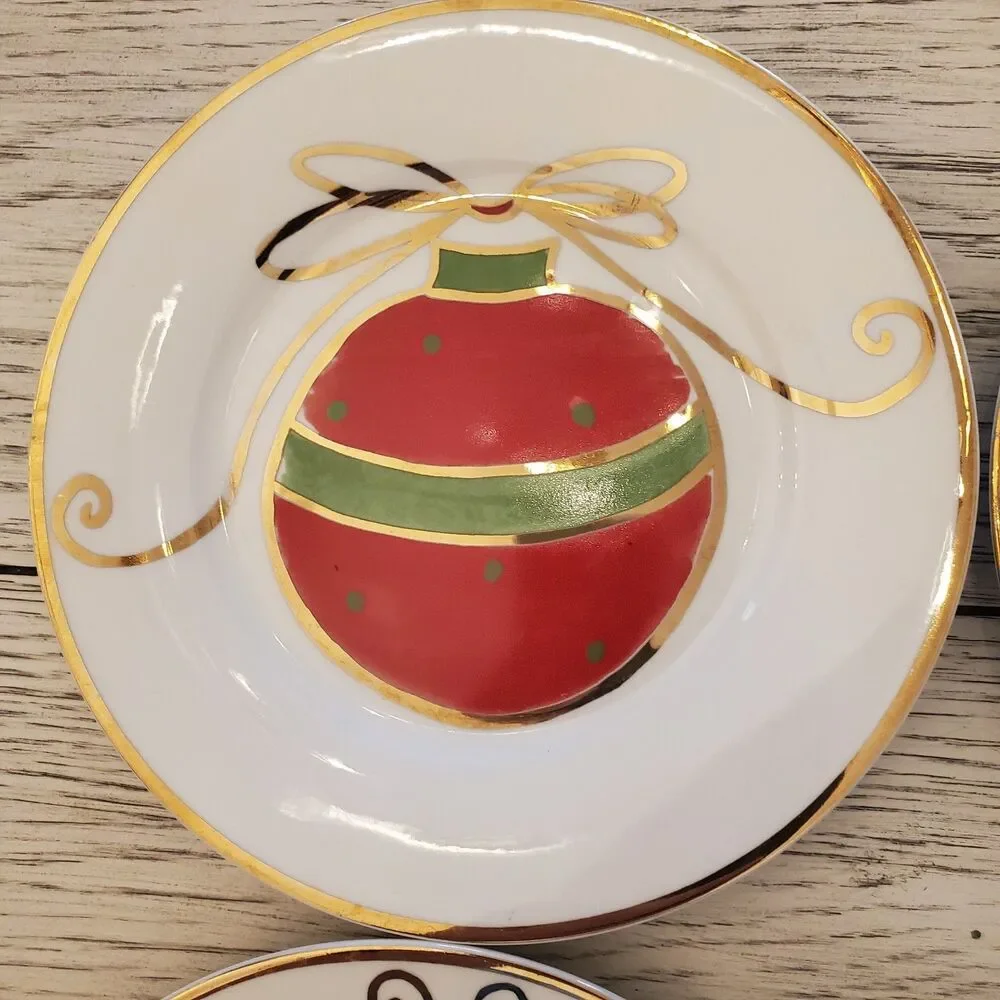 Pier 1 Christmas Gold Rim Dessert/Appetizer Plates Star Tree Ornament Reindeer 4